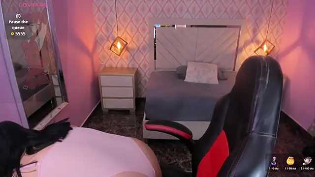 CHRISTY TEIGEN4 online show from 11.11.25