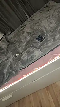 Snapshot of hottcouple00 chatting on 11.14.25 hottcouple00 online show from 11.14.25