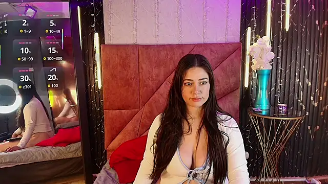 Shalyn Lux online show from 12.16.25