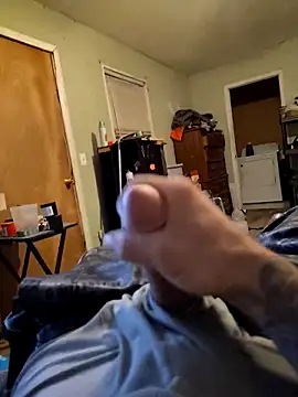 Snapshot of Wolfyking95 chatting on 10.23.25 Wolfyking95 online show from 10.23.25