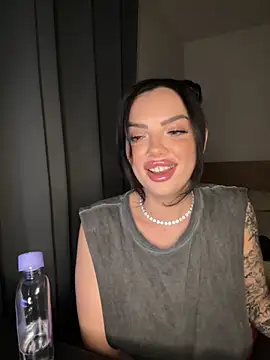 Snapshot of -RAHELA- chatting on 11.16.25 -RAHELA- online show from 11.16.25