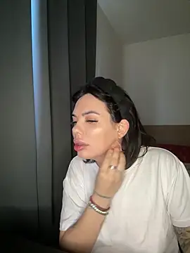 Snapshot of -RAHELA- chatting on 11.19.25 -RAHELA- online show from 11.19.25