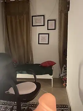 Snapshot of -RAHELA- chatting on 11.28.25 -RAHELA- online show from 11.28.25