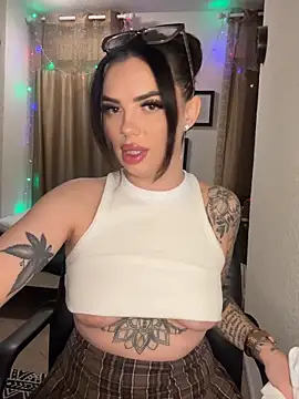 Snapshot of -RAHELA- chatting on 12.16.25 -RAHELA- online show from 12.16.25