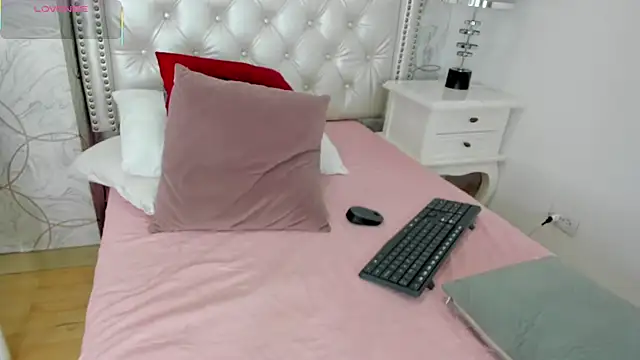 amara rousse online show from 10.13.25