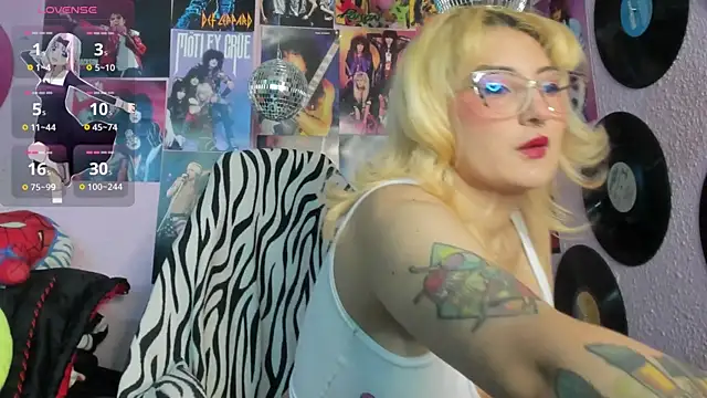 Snapshot of Avril_Maria chatting on 09.14.25 Avril Maria online show from 09.14.25