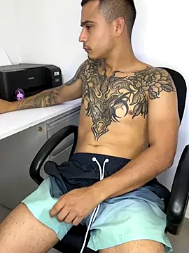 Snapshot of AndrewGmz chatting on 11.16.25 AndrewGmz online show from 11.16.25