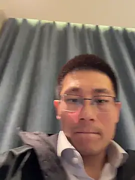 Snapshot of miniyellower chatting on 10.28.25 miniyellower online show from 10.28.25