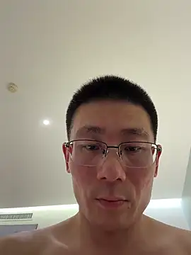 Snapshot of miniyellower chatting on 12.14.25 miniyellower online show from 12.14.25