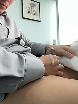 Snapshot of miniyellower chatting on 02.10.26 miniyellower online show from 02.10.26