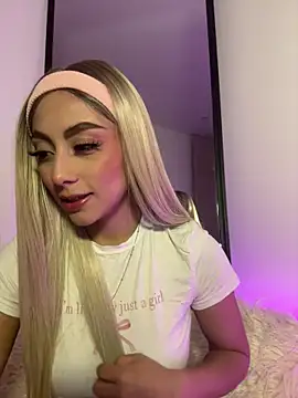 Snapshot of Tessa__Winslow chatting on 03.17.26 Tessa Winslow online show from 03.17.26