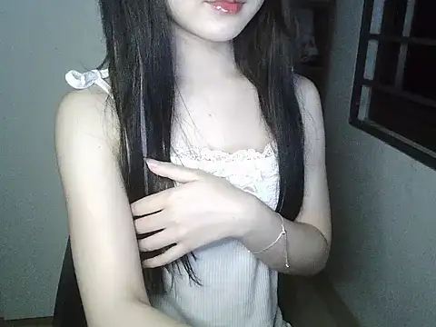 Snapshot of Annabelle-e chatting on 10.09.25 Annabelle-e online show from 10.09.25