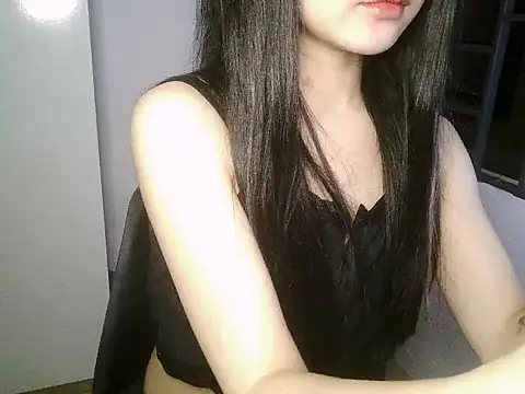 Snapshot of Annabelle-e chatting on 10.28.25 Annabelle-e online show from 10.28.25