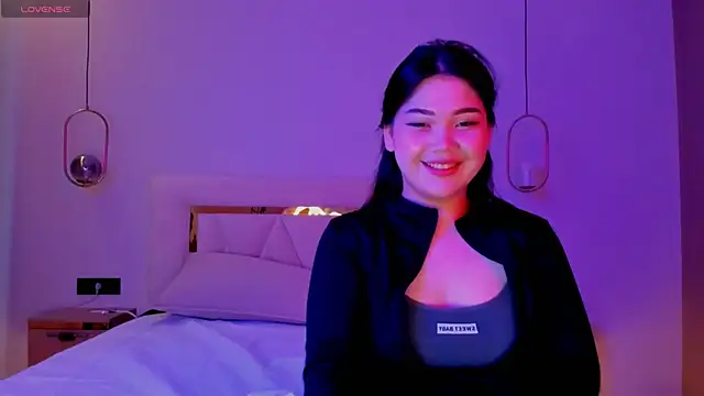 Snapshot of yummmymommy chatting on 09.10.25 yummmymommy online show from 09.10.25