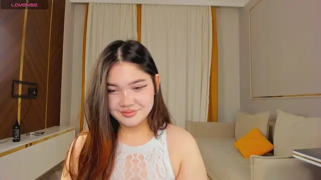 Snapshot of yummmymommy chatting on 10.10.25 yummmymommy online show from 10.10.25
