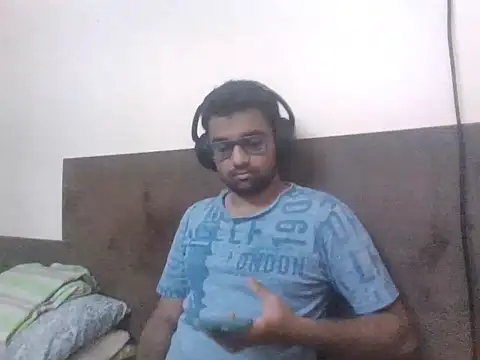 Snapshot of GOJO_1 chatting on 11.04.25 GOJO 1 online show from 11.04.25