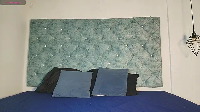 Snapshot of novaa_snow chatting on 09.25.25 novaa snow online show from 09.25.25