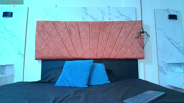 Snapshot of novaa_snow chatting on 10.15.25 novaa snow online show from 10.15.25