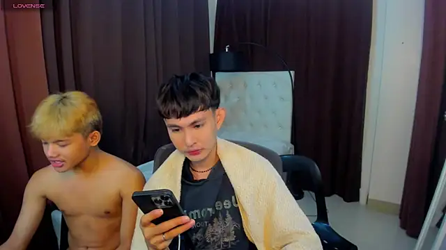 xxxhugecocktwinkxxx online show from 10.24.25