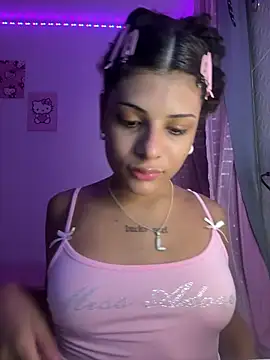 Snapshot of luluzinhax chatting on 04.28.26 luluzinhax online show from 04.28.26