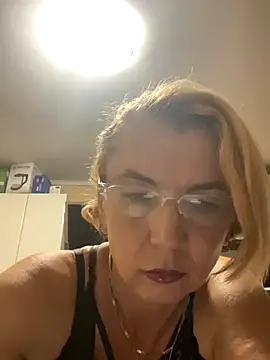 Snapshot of VasylynaLove421 chatting on 09.15.25 VasylynaLove421 online show from 09.15.25