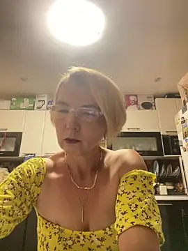Snapshot of VasylynaLove421 chatting on 09.16.25 VasylynaLove421 online show from 09.16.25