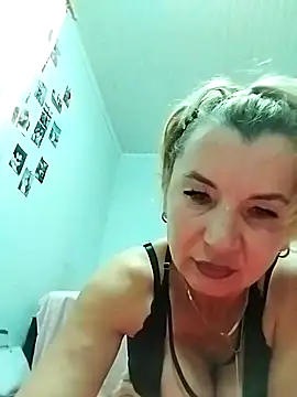 Snapshot of VasylynaLove421 chatting on 10.22.25 VasylynaLove421 online show from 10.22.25