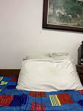 Snapshot of Young_handsome chatting on 12.18.25 Young handsome online show from 12.18.25