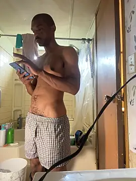 Snapshot of CaramelBrownBBC14 chatting on 10.28.25 CaramelBrownBBC14 online show from 10.28.25