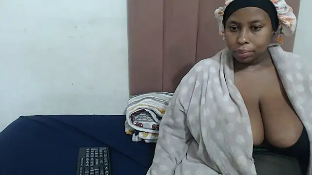 Chubby Queenx255 online show from 11.14.25