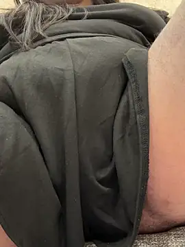 Snapshot of Farida06 chatting on 10.13.25 Farida06 online show from 10.13.25