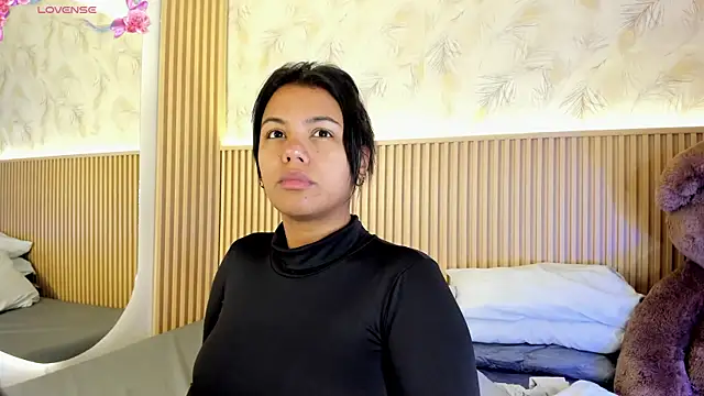 Snapshot of Liss-Reyes chatting on 06.13.26 Liss-Reyes online show from 06.13.26