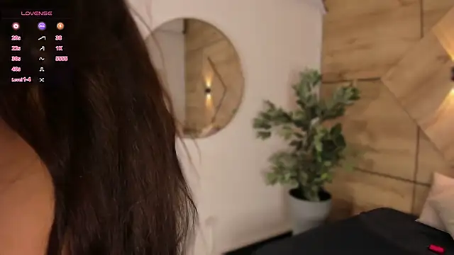 Vale Lux online show from 10.16.25