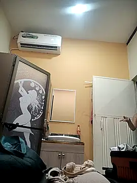 SaraBust online show from 10.22.25