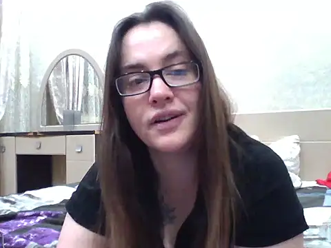 Snapshot of karina160000 chatting on 12.21.25 karina160000 online show from 12.21.25