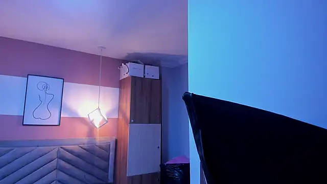 Mia Valentine  online show from 11.23.25