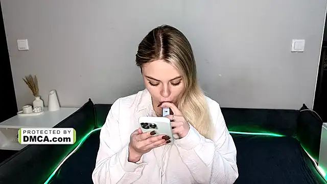 Snapshot of StasySweet chatting on 10.15.25 StasySweet online show from 10.15.25