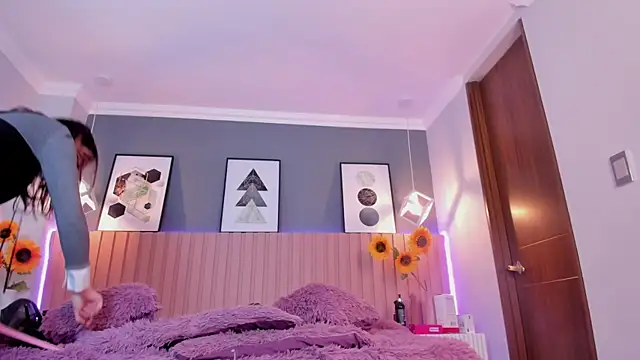 Nina Ford online show from 04.09.26