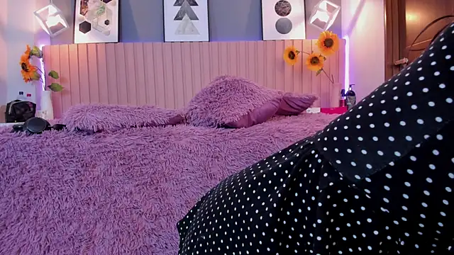 Nina Ford online show from 04.22.26