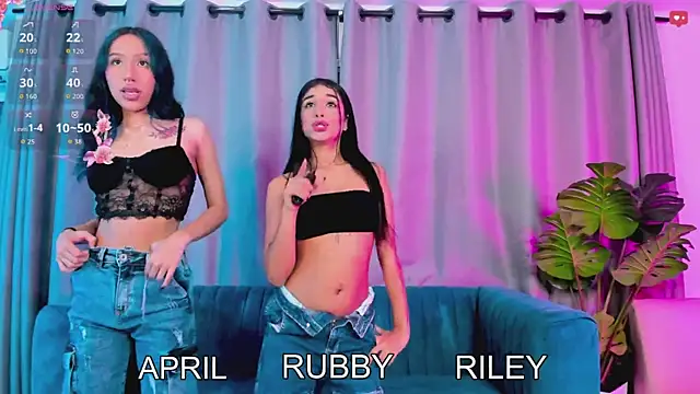 Evil Giirls online show from 10.11.25