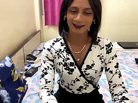 LuvLayla online show from 11.21.25