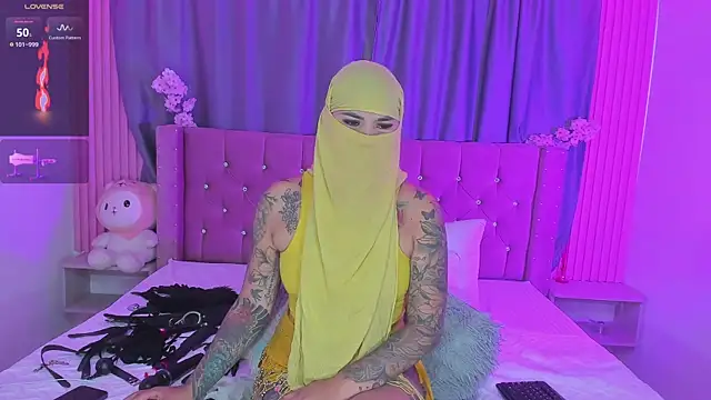 Nayla-Mouna online show from 04.16.26