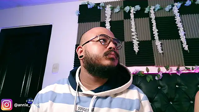  leda swan  online show from 03.30.26