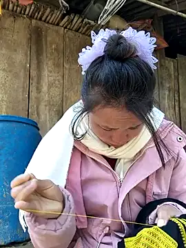 Snapshot of liu-liusexy chatting on 12.02.25 liu-liusexy online show from 12.02.25