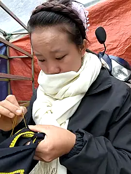 Snapshot of liu-liusexy chatting on 12.05.25 liu-liusexy online show from 12.05.25