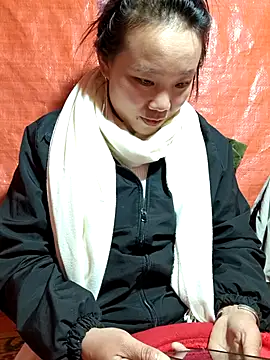 Snapshot of liu-liusexy chatting on 12.05.25 liu-liusexy online show from 12.05.25