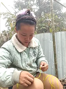 Snapshot of liu-liusexy chatting on 12.15.25 liu-liusexy online show from 12.15.25