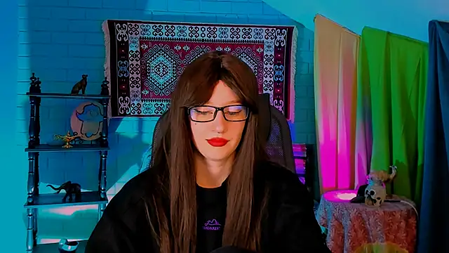 Snapshot of AliceWelch_ chatting on 10.17.25 AliceWelch online show from 10.17.25
