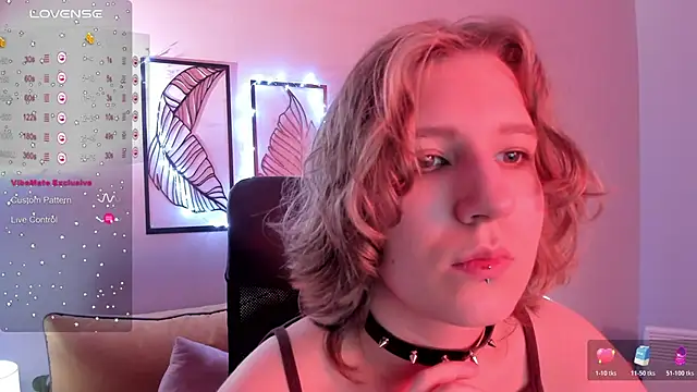 Hailey Foxy online show from 10.30.25