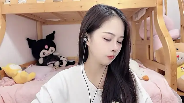 Snapshot of Sue101010 chatting on 10.05.25 Sue101010 online show from 10.05.25